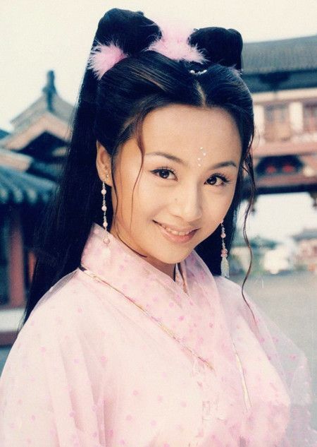 她曾为拍戏离开央视,被赞最美七仙女,嫁给穷小子,儿子王子超帅