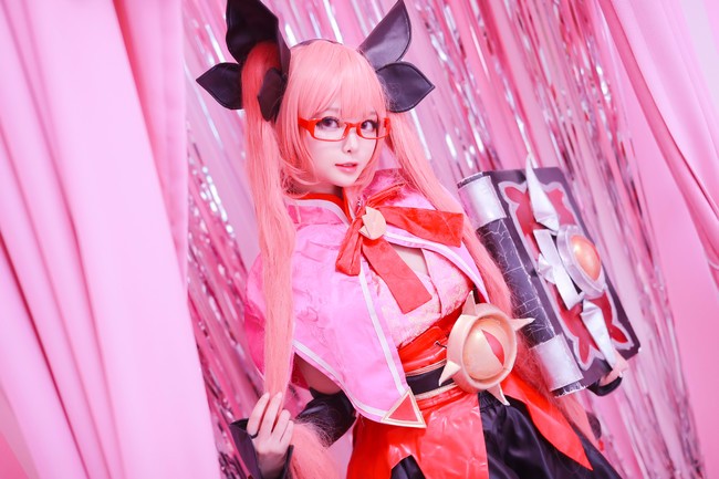 动漫cos:王者荣耀,说真的最近真的很少看到玩安琪拉中单的了!