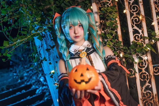 动漫万圣节小姐姐cos这个夜景让双马尾小姐姐来点气氛吧