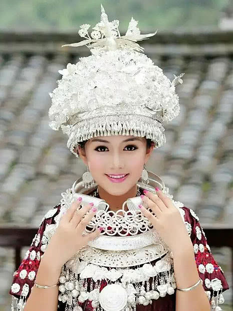 泰国美女穿金戴银的来中国旅游,却奇怪怎么没引起中国人的视线?