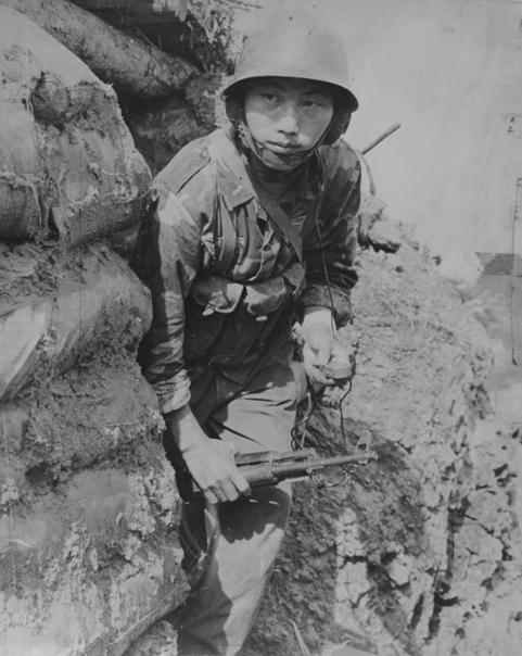 "10·14"战斗打响后,由顾金海,李如柏,毕东玉等人组成的突击队第一