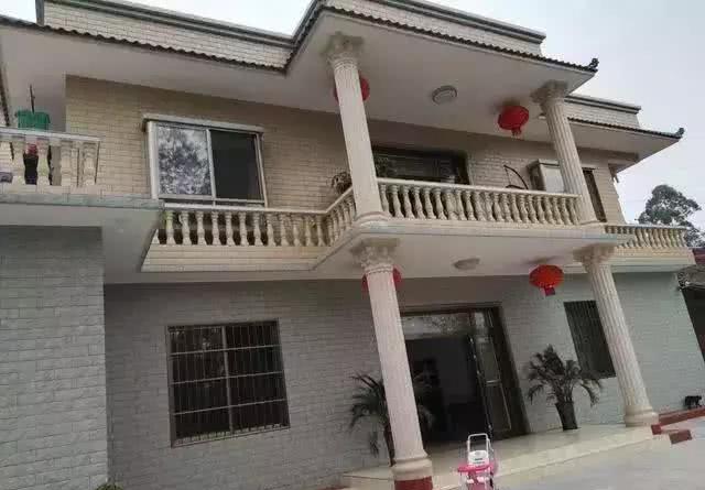 头一次去女朋友家,看到她家房子发愣,想不到农村还有这样的房子