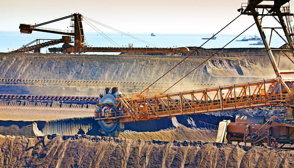 因此不得不转向澳大利亚这个"矿车上的国家"进口铁矿石