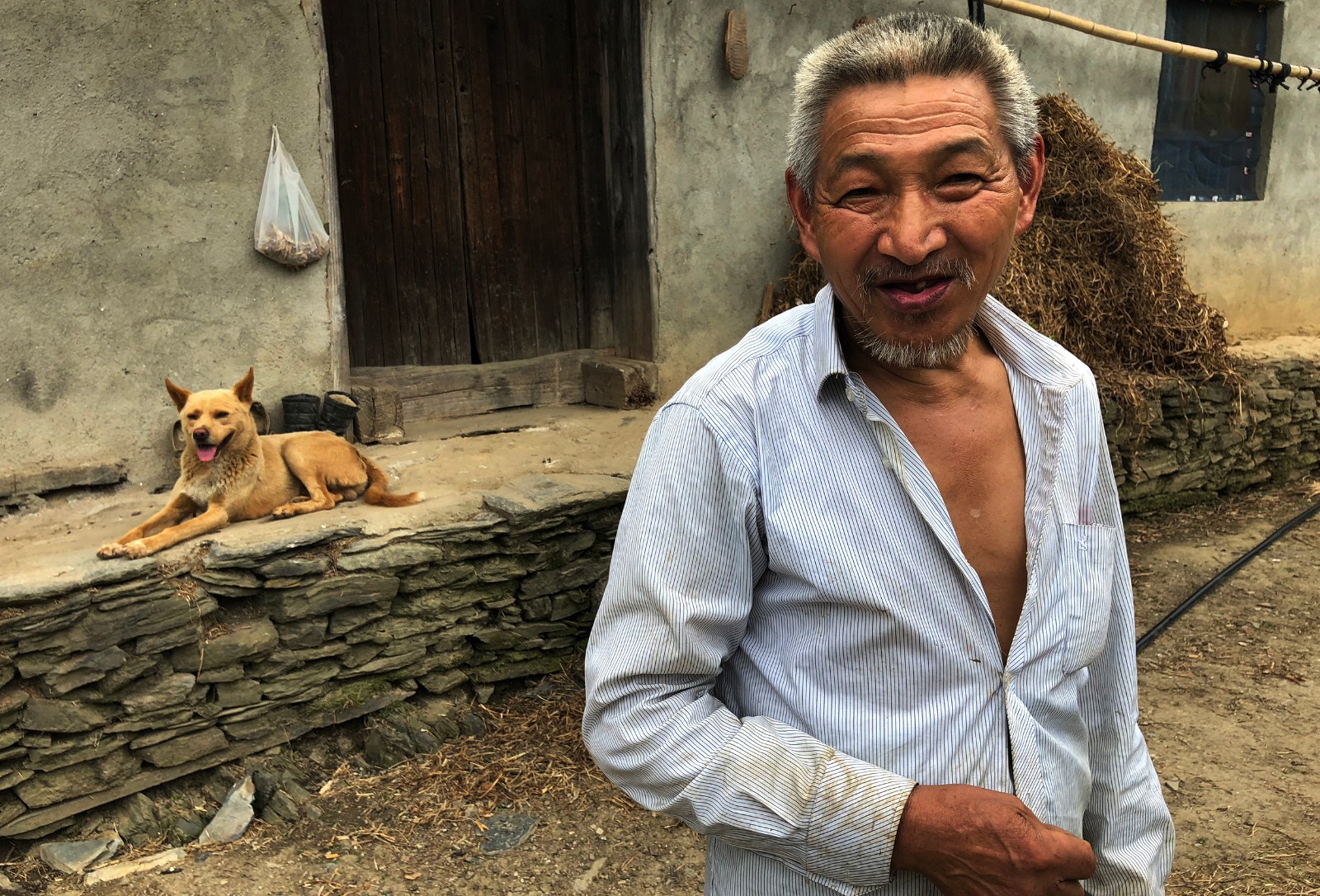 儿子14年没回家 老父亲逢过节就在村口张望_新浪看点