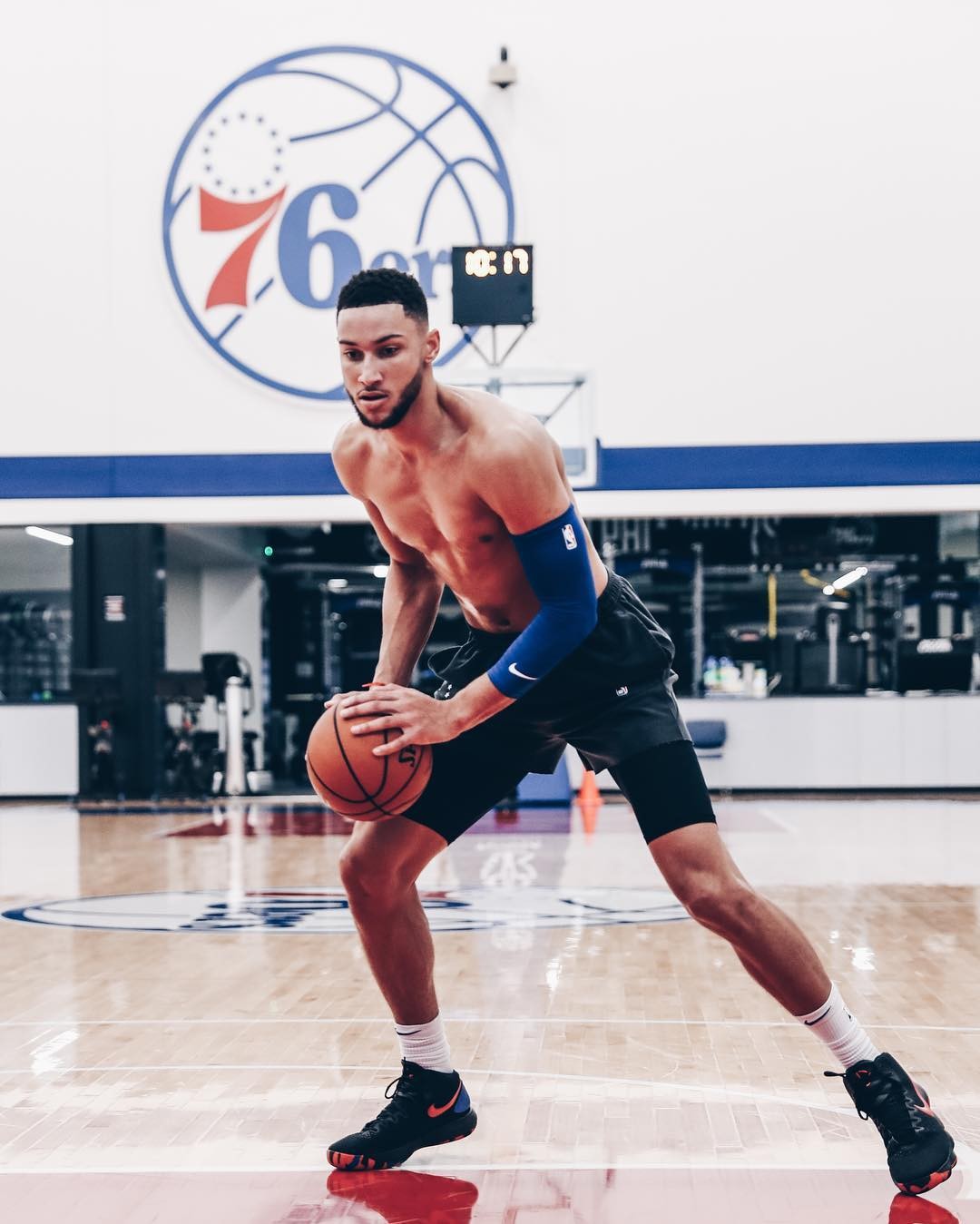 本西蒙斯帅气阳光,身材特别棒!