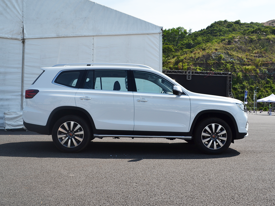 10多万的大7座suv,车身尺寸和越野性能都完爆汉兰达?