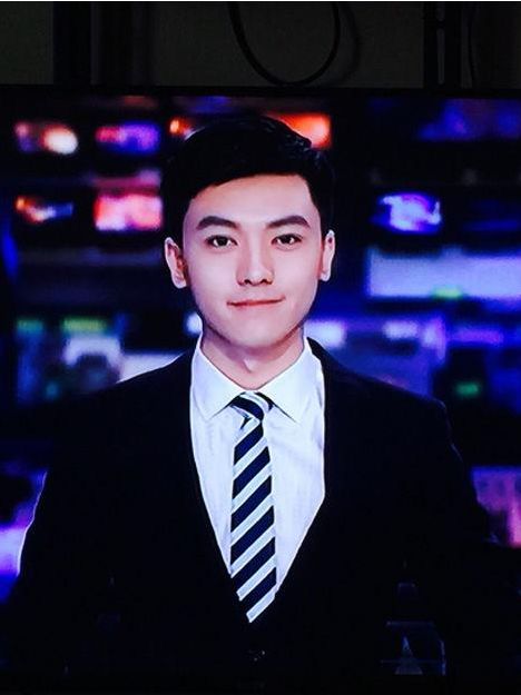 性格有着黄土高原的热情,能进入央视的当主持人的基本上都是学霸,史强