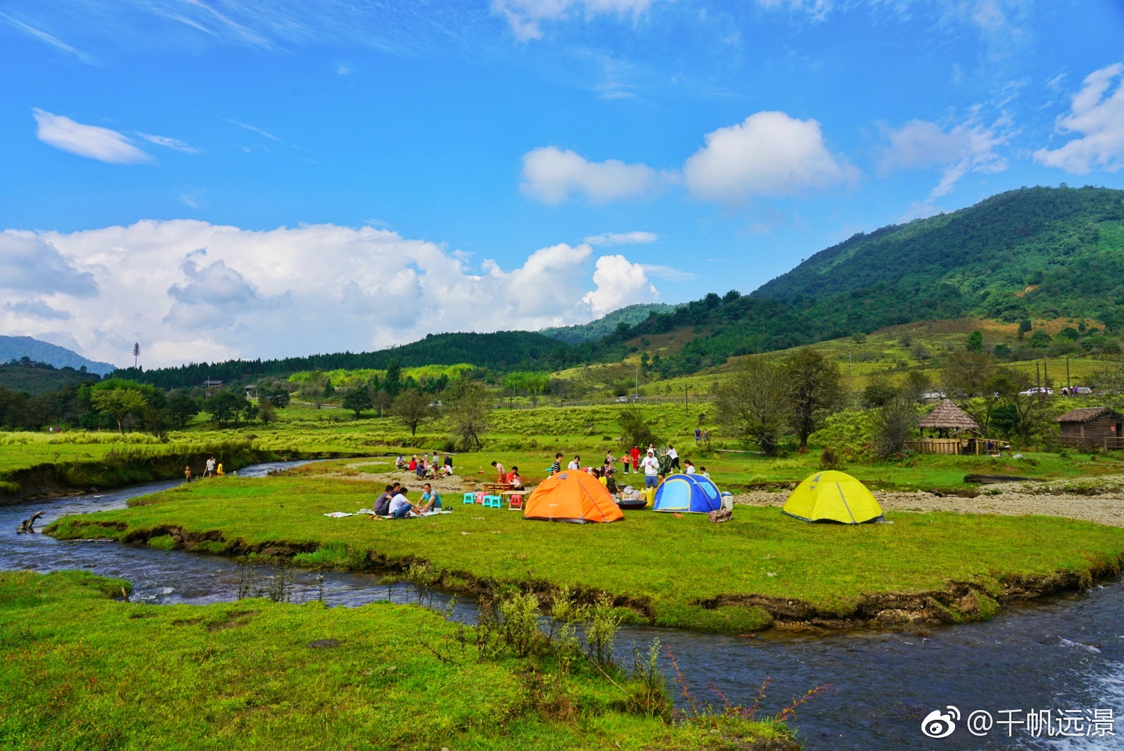 "诗蜜瓦底"是傈僳语,意为美丽的黄草坝.位于盈江县苏典乡