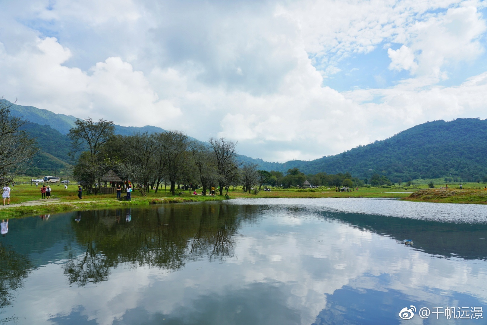 "诗蜜瓦底"是傈僳语,意为美丽的黄草坝.位于盈江县苏典乡