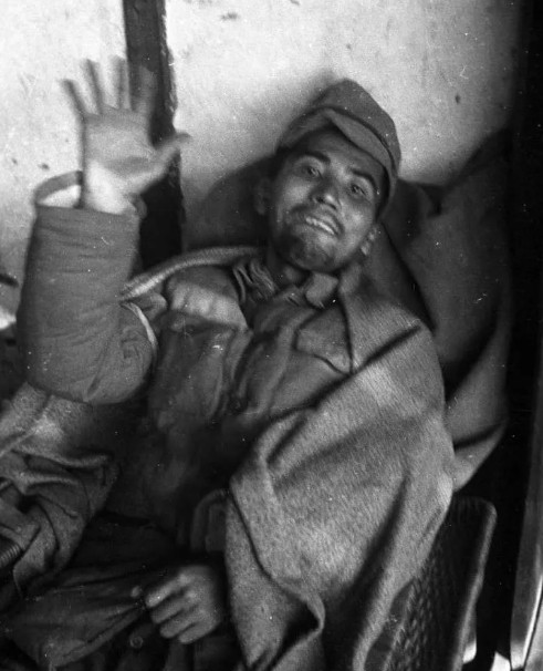 被俘虏的日本兵晒自拍