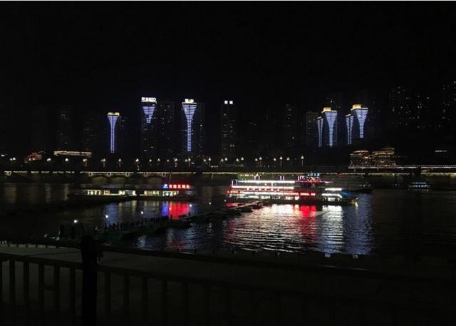 抖音里的网红城市,打卡重庆,感受一下当地抖音