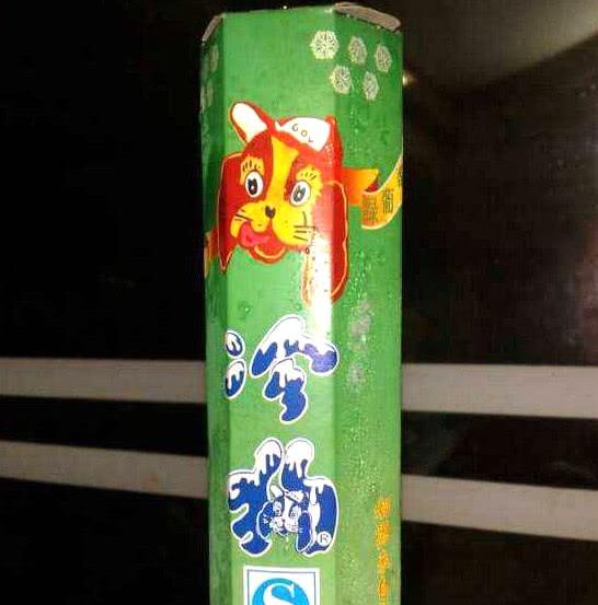 图四是"冷狗"雪糕,名字听起来很奇怪,但是夏天却很受小孩子们的喜欢