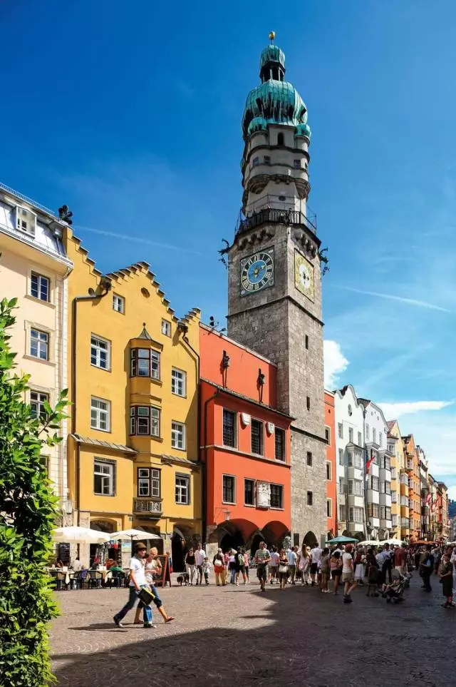 因斯布鲁克(德语:innsbruck)位于奥地利西部群山之间的因河畔,是