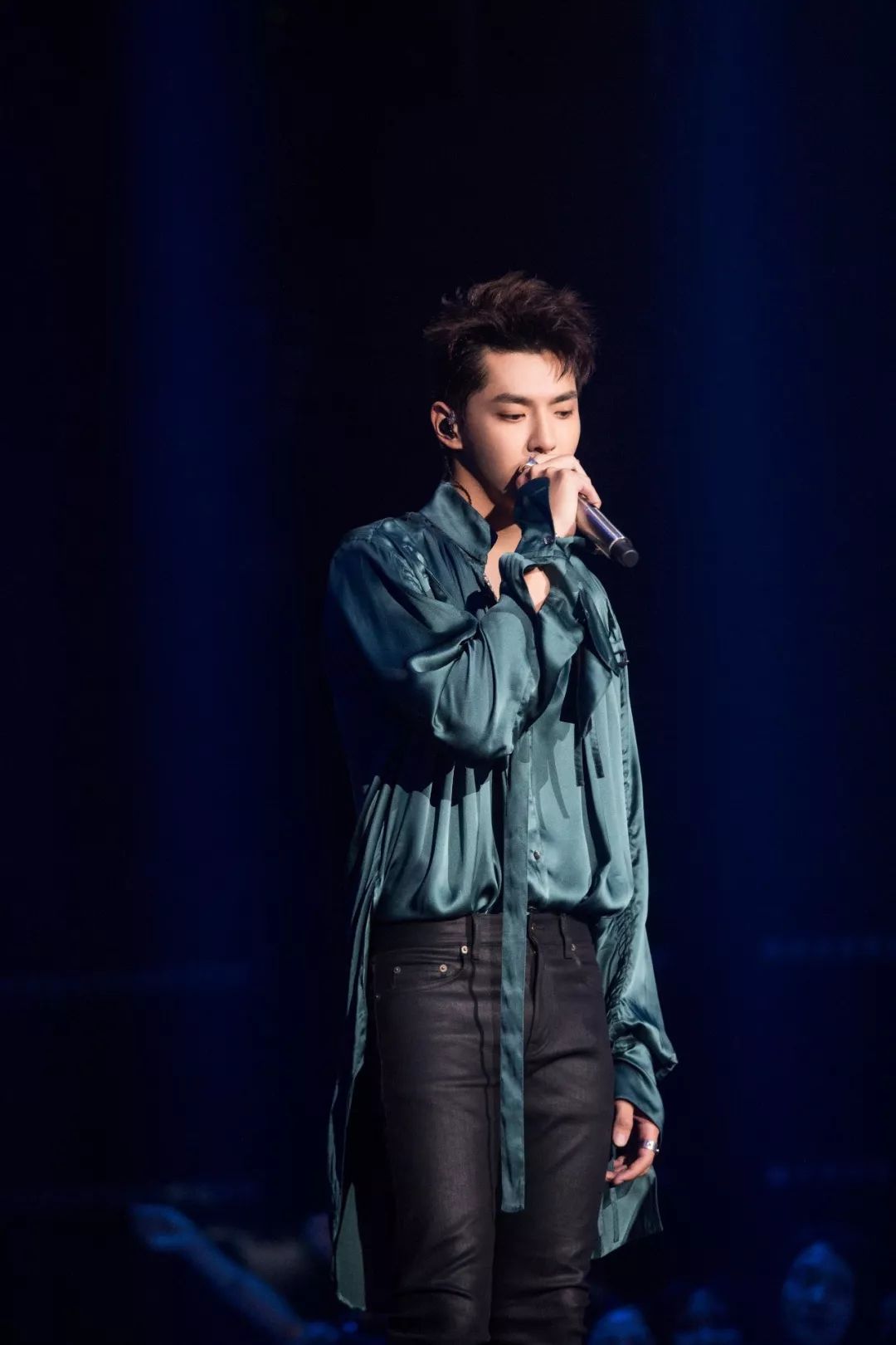 想要进一步了解皮皮凡,听吴亦凡唱歌live版,本周五20:20湖南卫视和