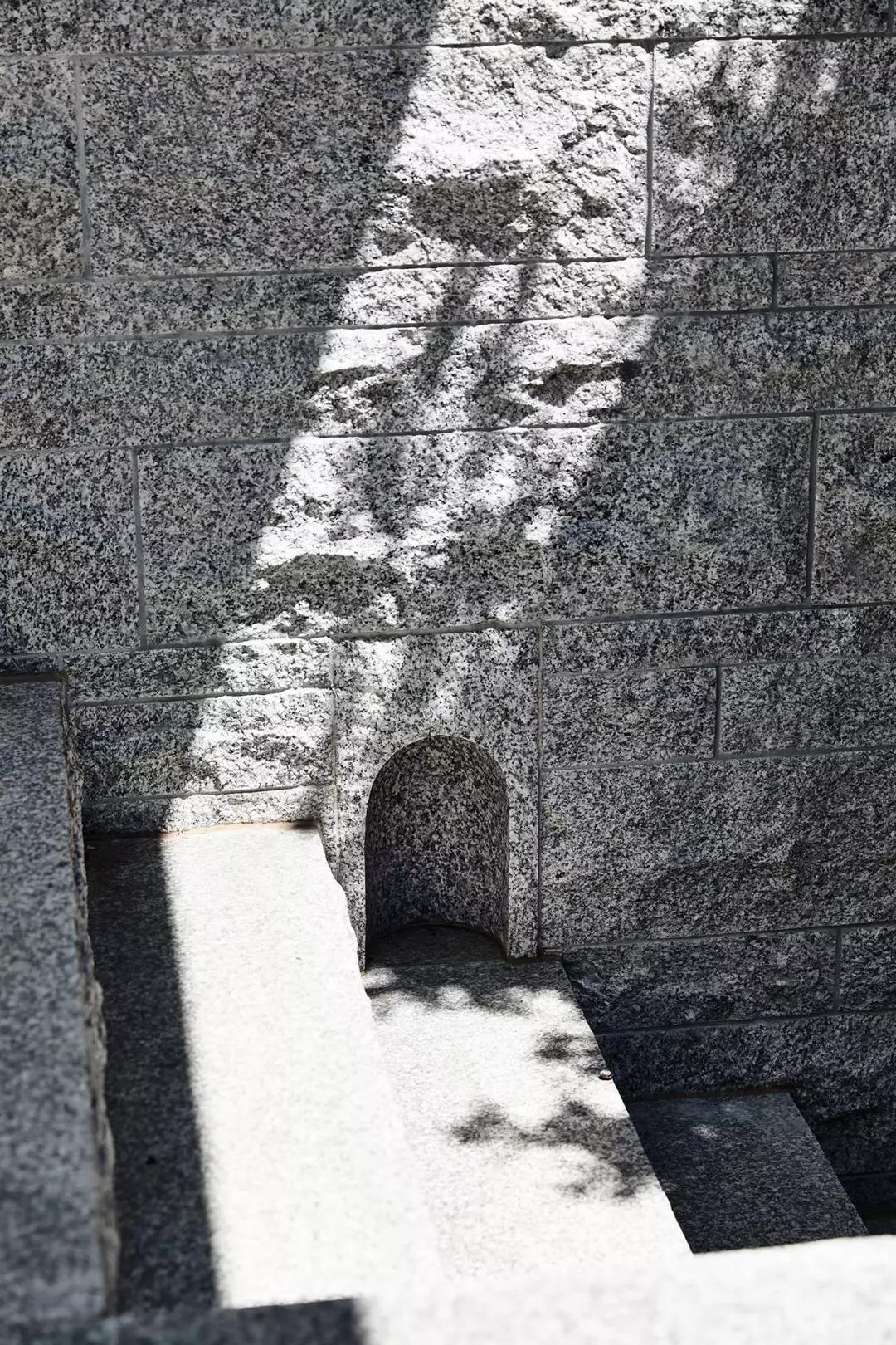 260吨花岗岩铺贴,建筑内外都如艺术品般充满魅力|艺术品|建筑|花岗岩铺贴_新浪新闻