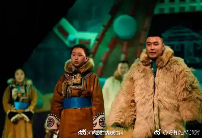 乌珠穆沁蒙古袍