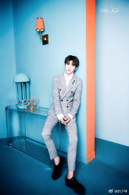 蔡徐坤出道前后对比这真的是同一个人吗网友