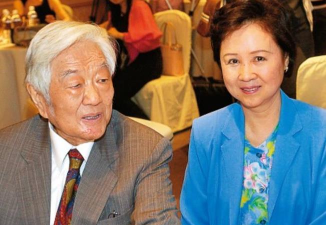 琼瑶爱的很勇敢,曾与丈夫前妻想共侍一夫,如今两人再度交战