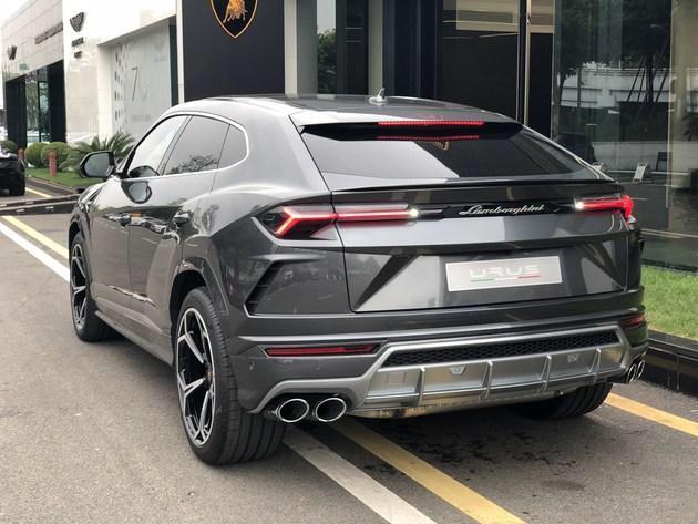 内饰不仅帅气,而且让人感觉很有动感没想到兰博基尼这品牌suv设计得