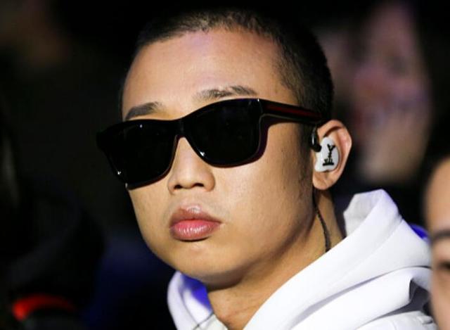 gai不仅看不起凤凰传奇,还鄙视坐经济舱的歌手,粉丝劝他少搞事