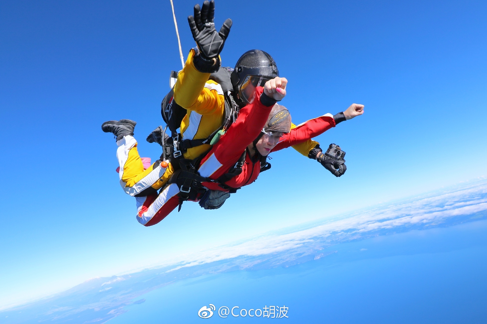 这个户外运动的天堂,也有非常成熟的跳伞中心taupo tandem skydiving