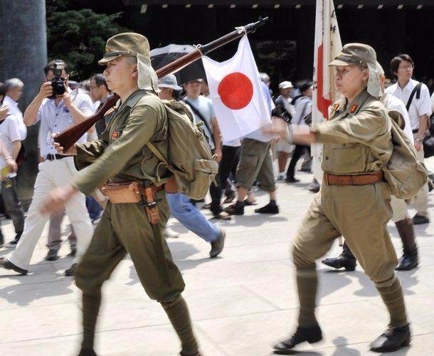 二战时鬼子枪尖上的膏药旗有何用处? 并非所有日本兵都能绑的