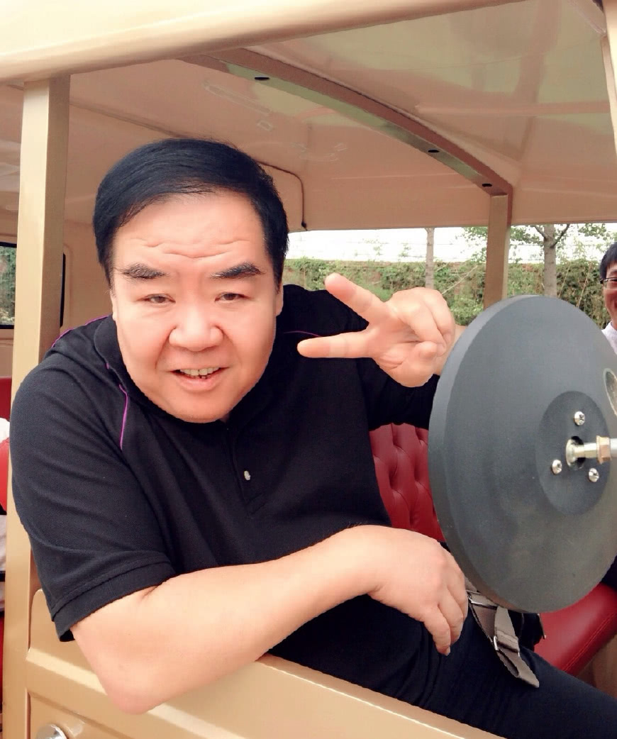 他因"肥猫"红遍全国,破产后妻子不离不弃,咸鱼翻身送妻子豪宅