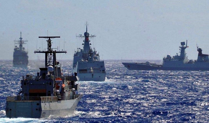 美国军舰刚被赶走,又有大批战机军舰闯入南海,分别来自五个国家