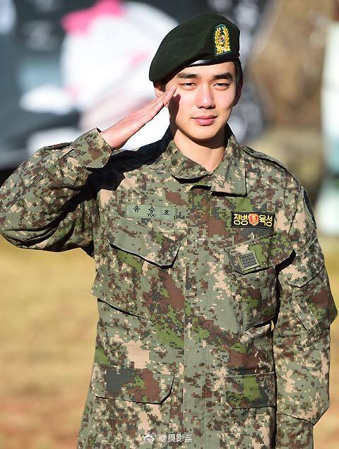 一次搜集!10位韩国人气欧爸迷彩军装照,每一个都man气大喷发