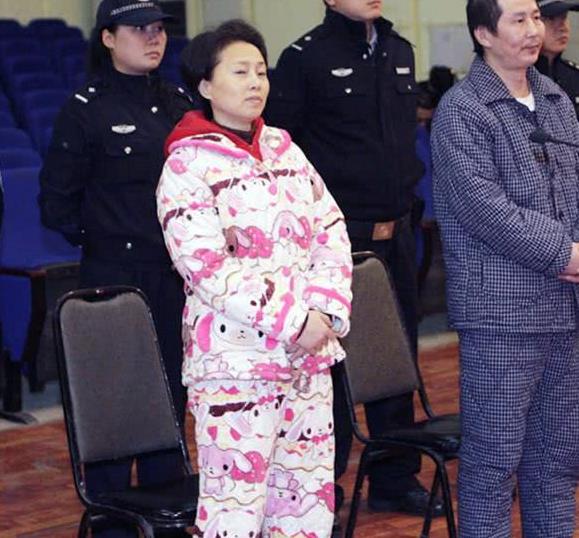 重庆有户王姓人家,家中兄妹五人,老大是哥哥,但是不学好混社会,最终