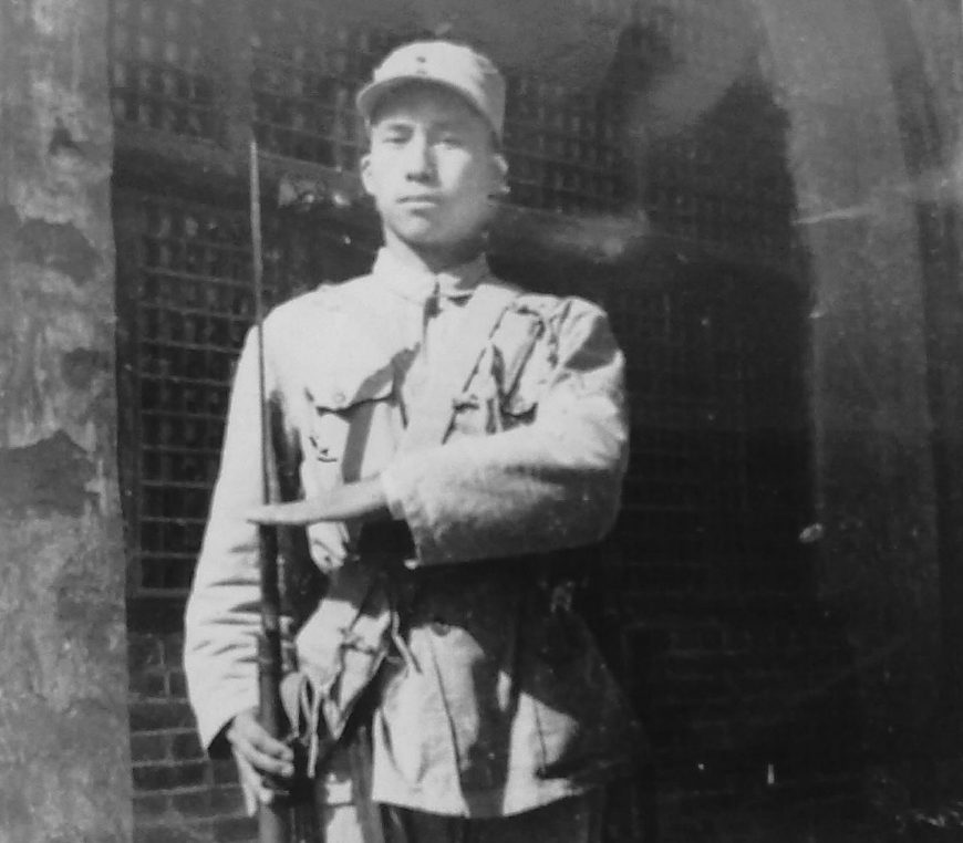 此人曾是罗荣桓元帅的警卫员,差点杀掉两中将,叛变后下落不明!