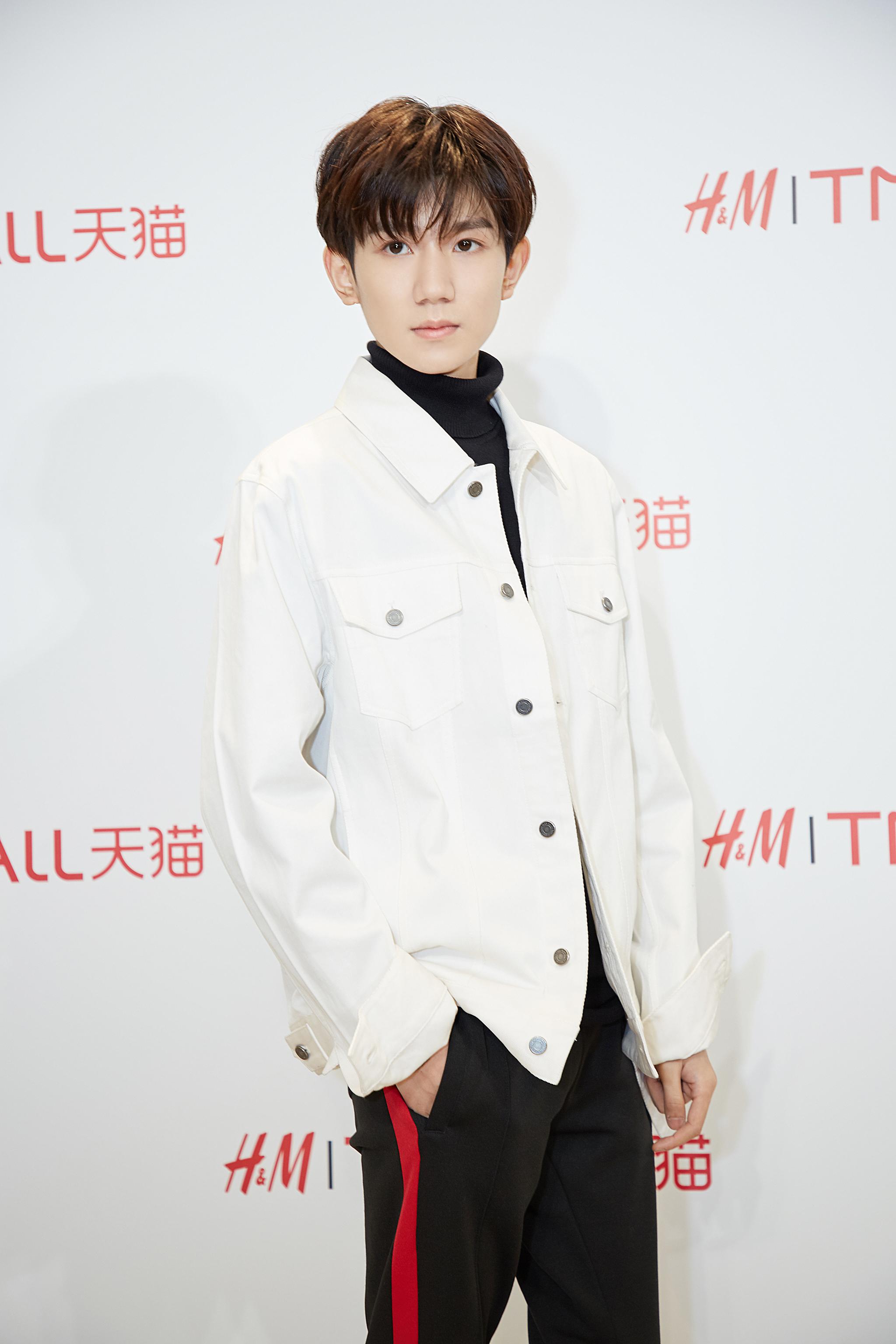 作为hm中国区新生代形象代言人出席活动,今日风格清新俊逸