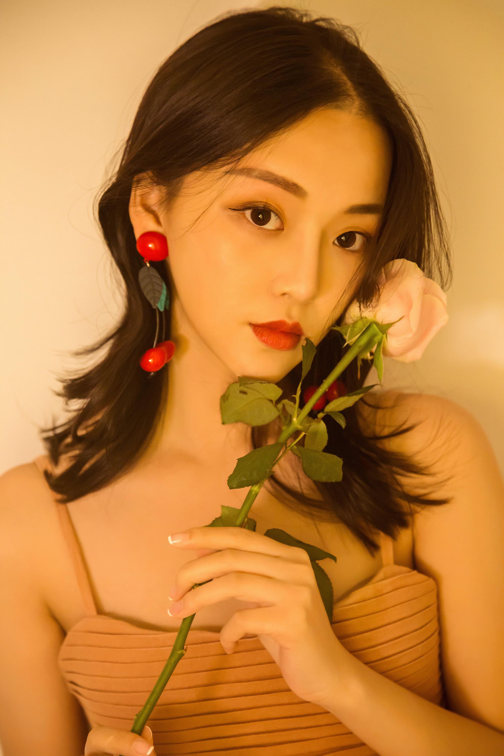 美女校花就读于浙江传媒学院来自湖北襄阳