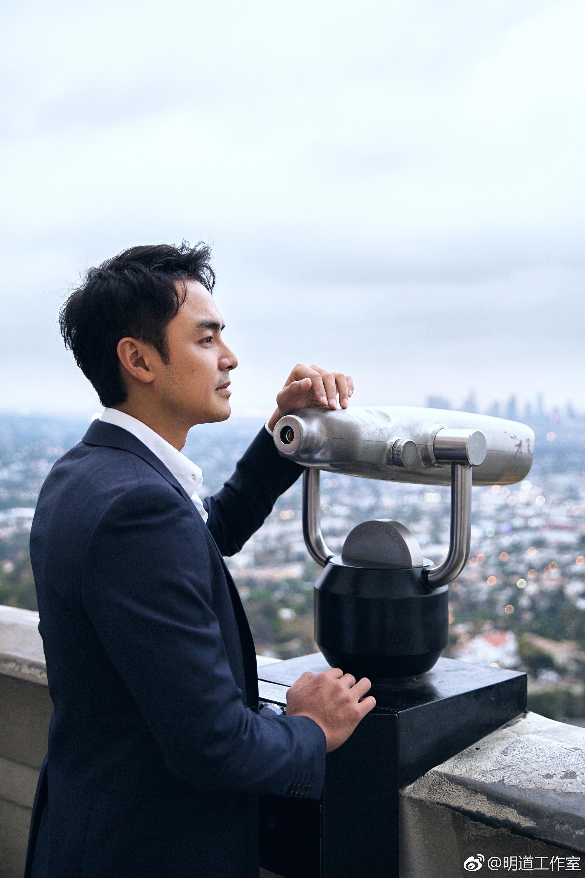 更新一组林老板@明道 的写真,拍摄于美国洛杉矶著名的比弗利山庄,西装