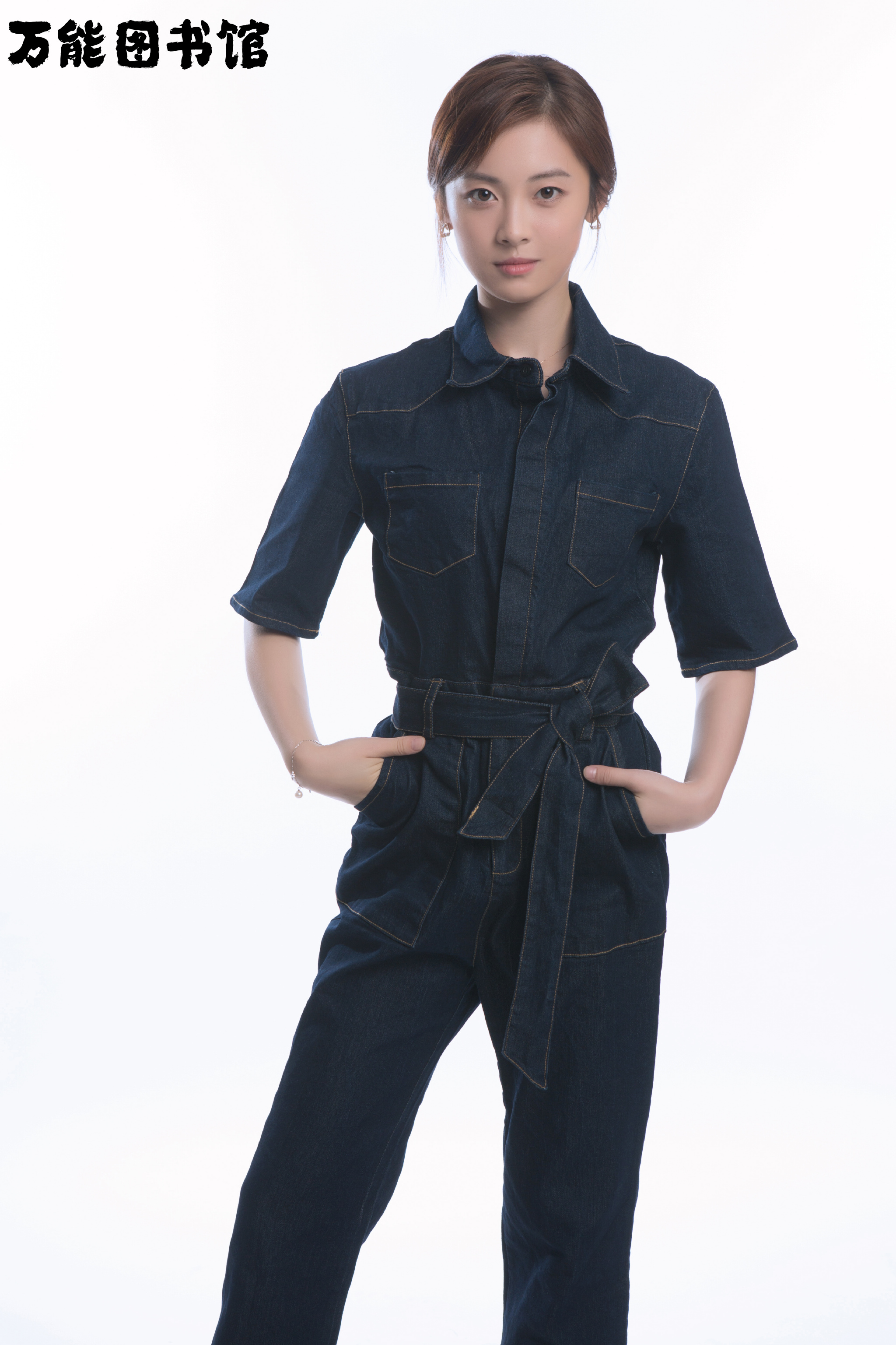 每天都在苦恼上班穿什么?戳→ @邵芸的 @万能图书馆