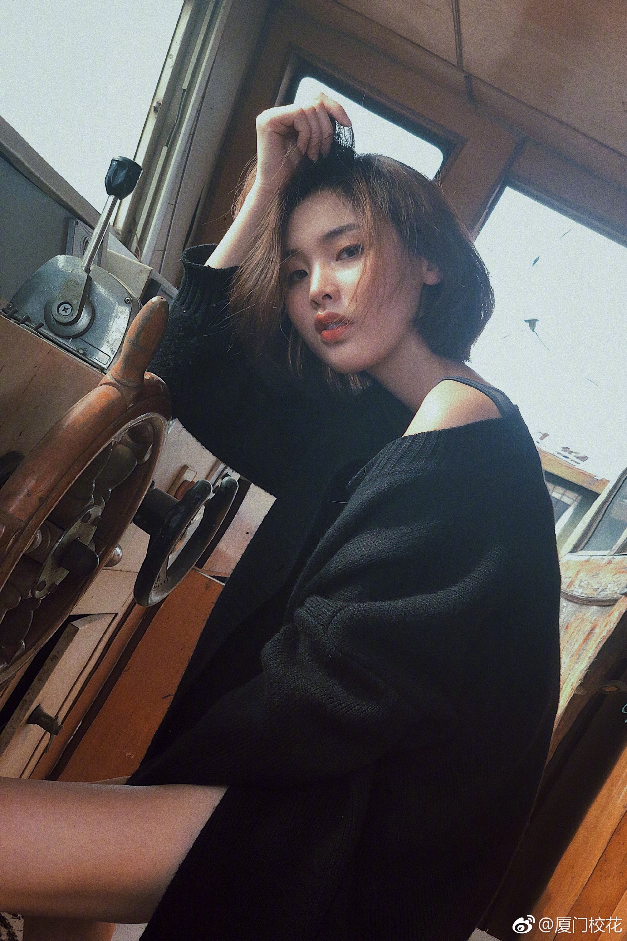 她叫春娇,97年,就读于淮南师范学院,身高163cm,爱好唱歌
