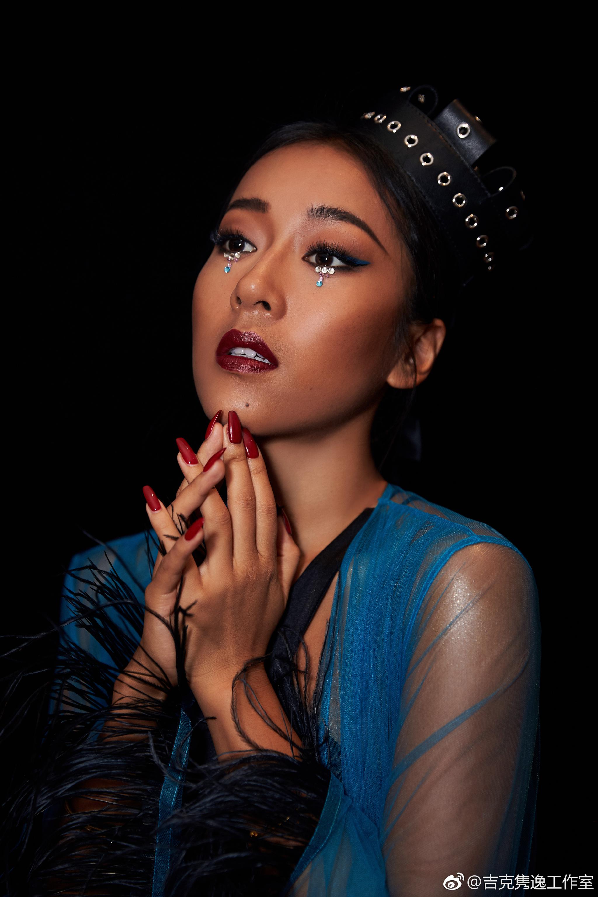 昨晚summermomoko空降连唱五首hymnfortheweekend新世界