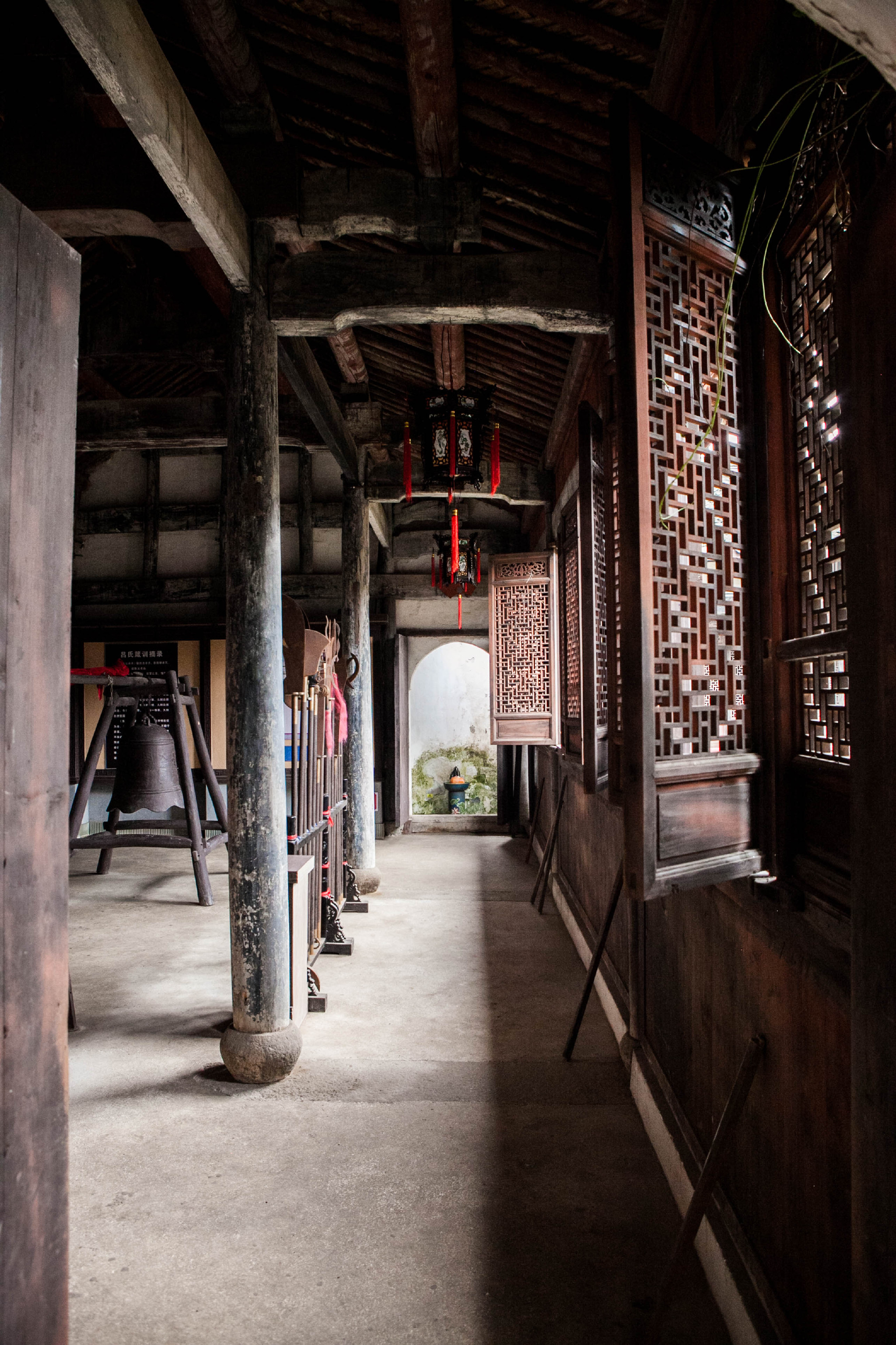 嵊州鹿门书院位于贵门山麓,距南山水库大坝3.5公里,故称鹿门