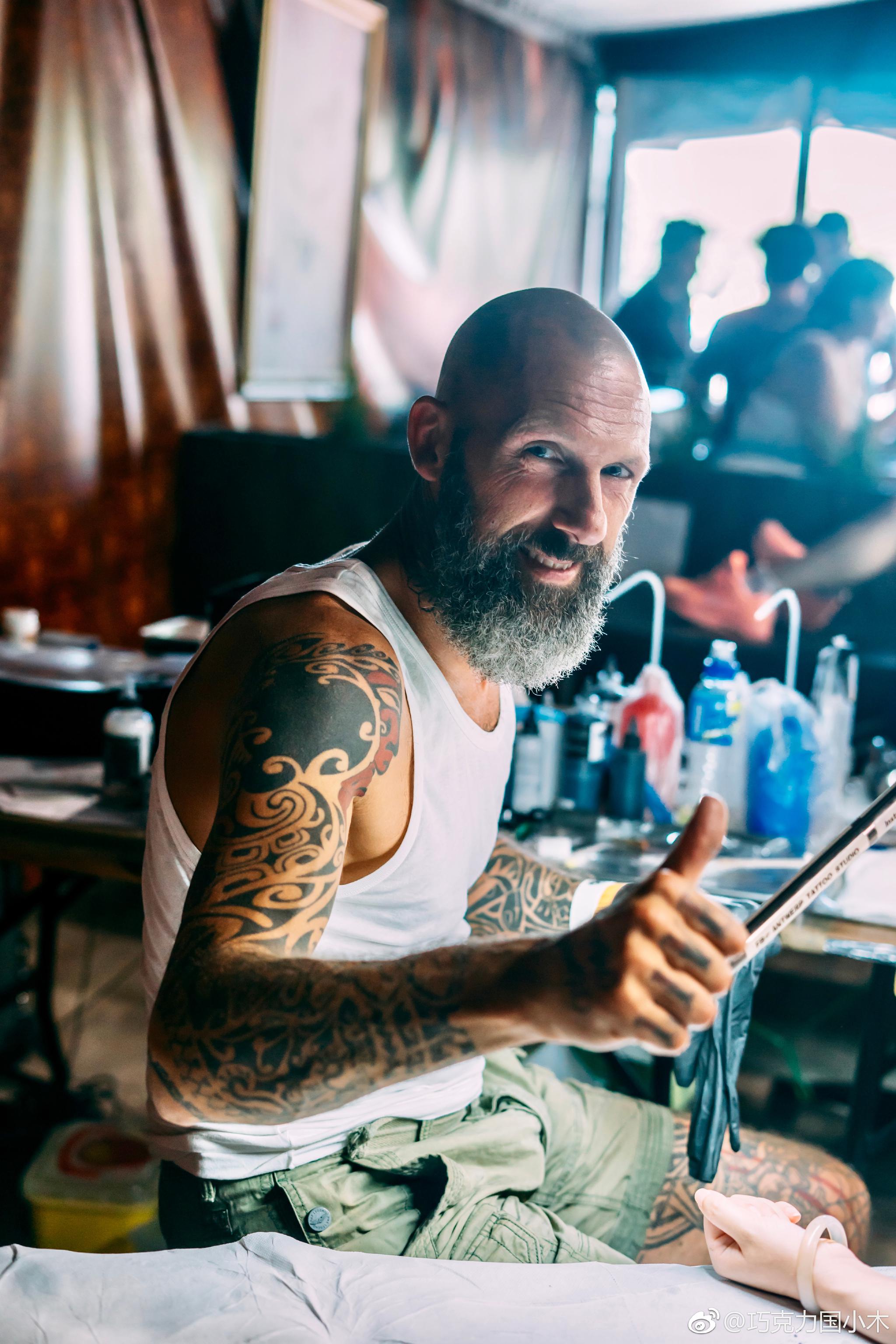 我的纹身师全场最酷!