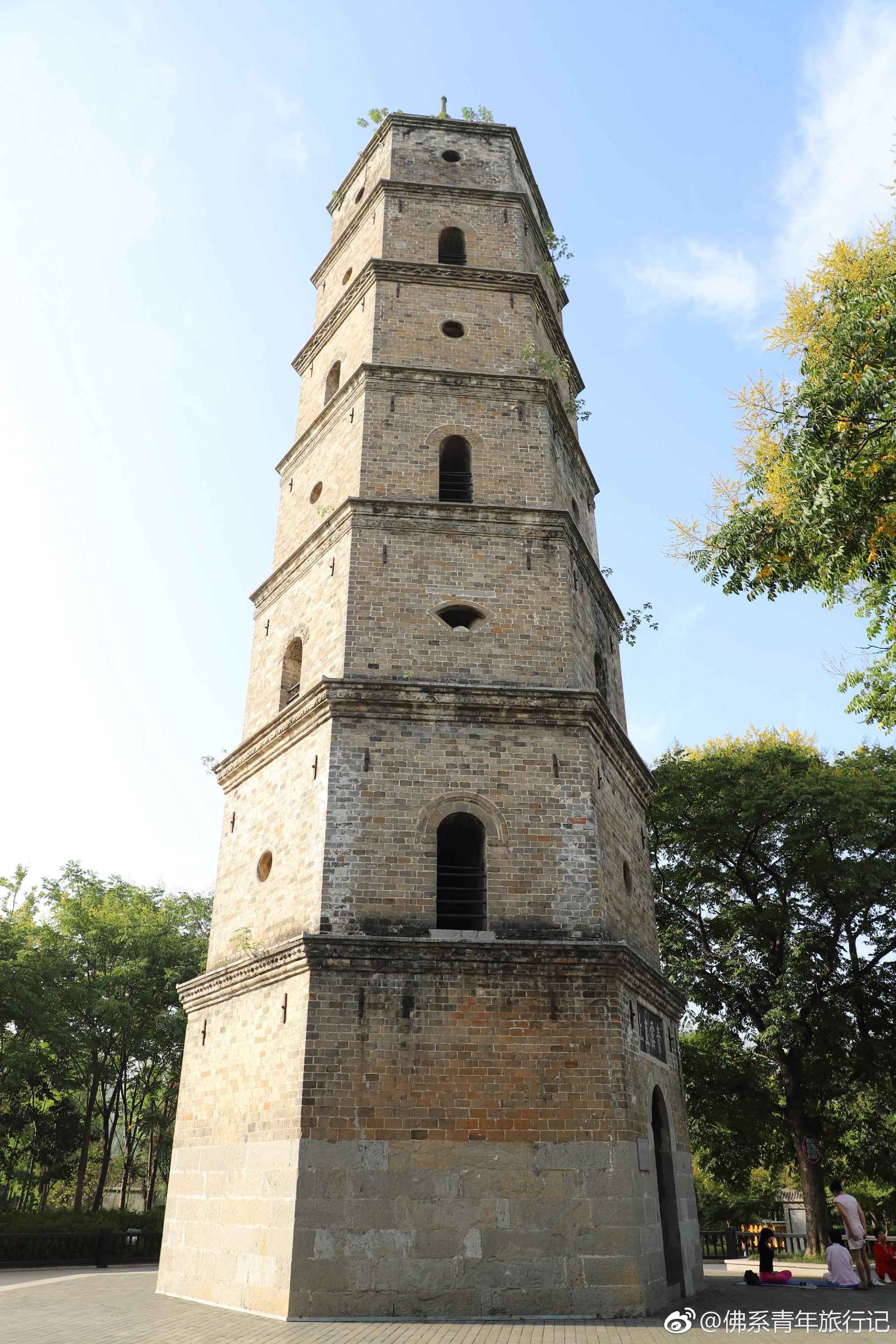 全国网络大v看荆门活动走进京山文峰公园,文峰公园原名烈士公园