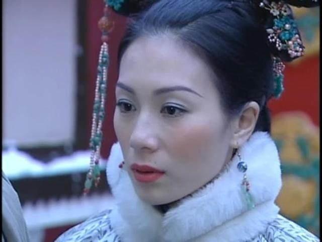 《九五至尊》,饰演"吕四娘"▼搭档罗嘉良,吴镇宇主演年代剧《难兄难弟