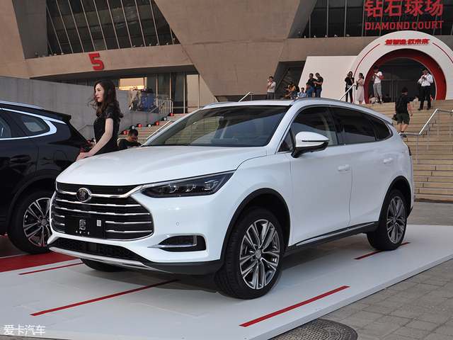 比亚迪全新一代唐上市售1299万元起