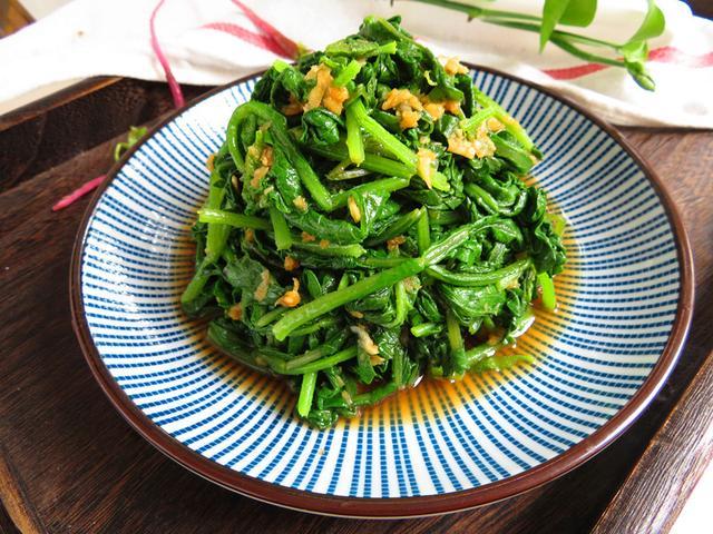 凉拌就能吃也很便宜,一块钱一斤,吃了对孩子眼睛有好处