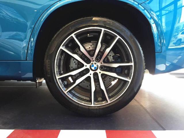 高速偶遇宝马x5,被它的轮胎惊到了,网友:怪不得人家能开宝马