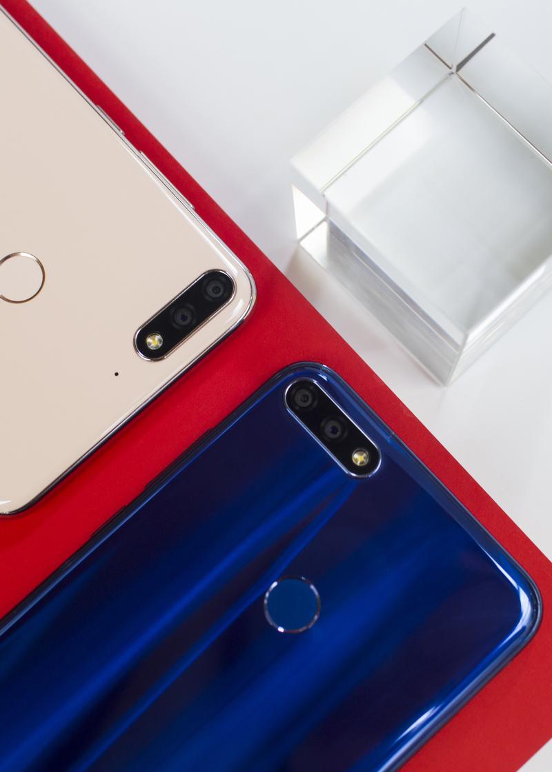 送给年轻人的礼物 华为畅享8蓝,粉"情侣"款初体验