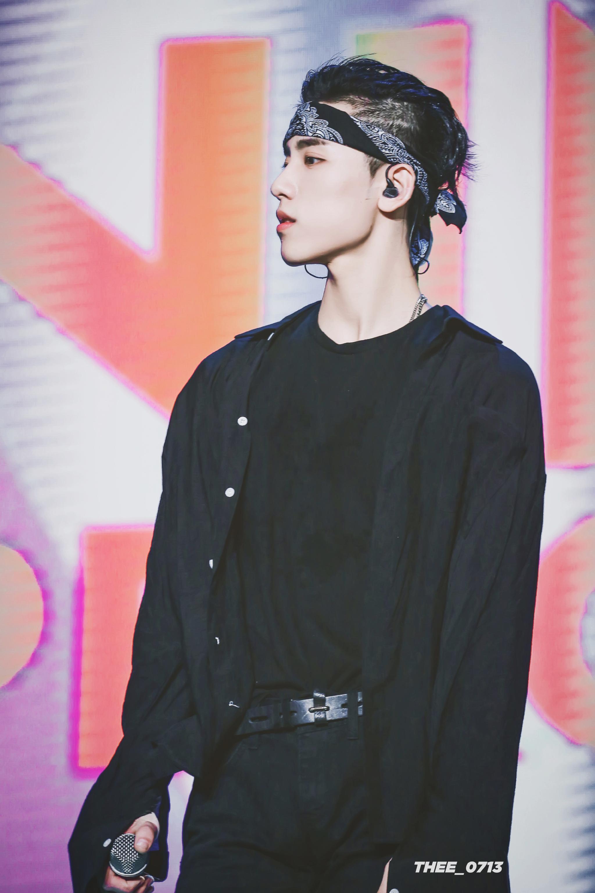 子异的身上有一种"反差感",他外表冷酷帅气