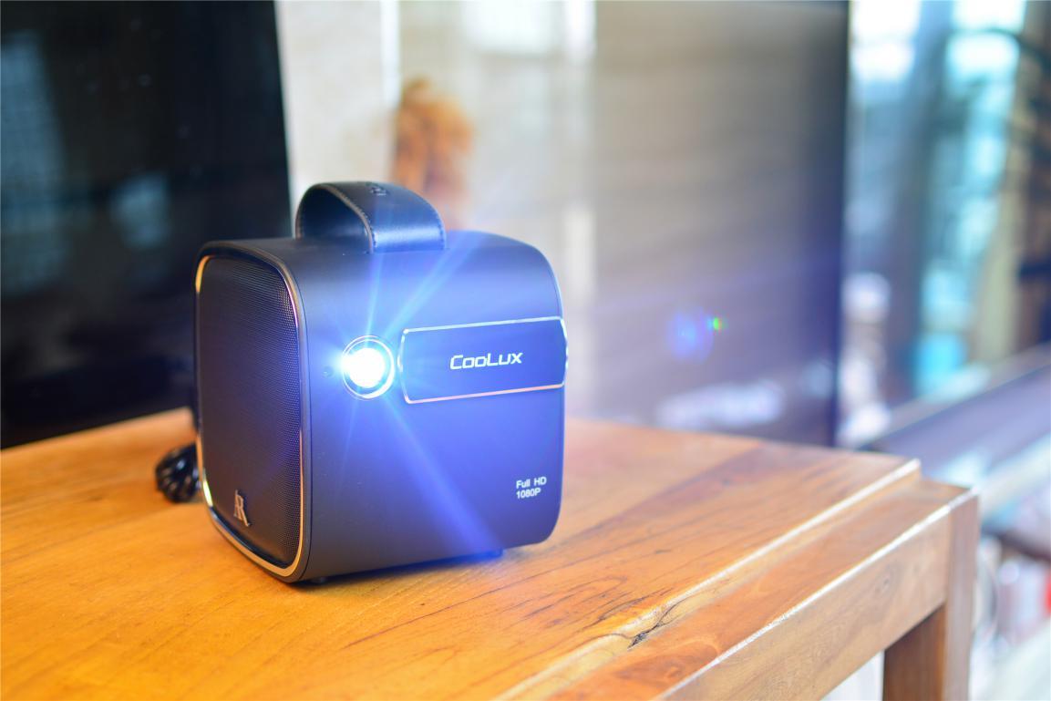 酷乐视r4s体验看电影不一定到电影院家中自带120寸大屏