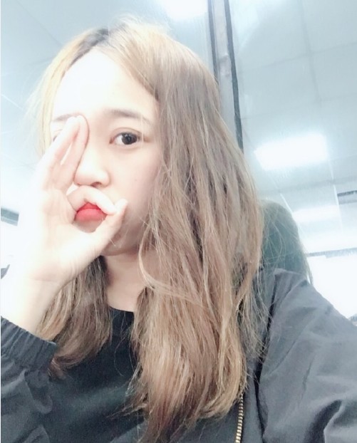 msi:妖风小姐姐微博更换新头像 rng胜利女神又发功了