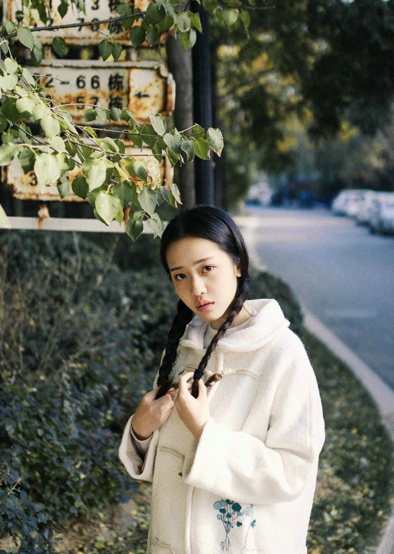 文艺复古风麻花辫高颜值妹子慵懒阳光写真集 @微相册 @微博