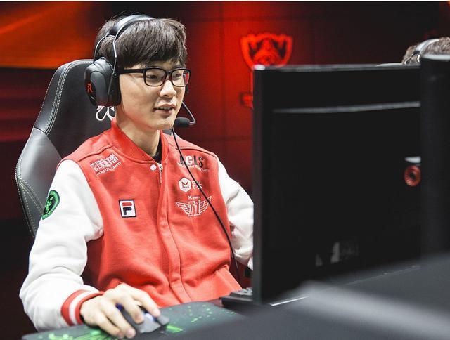 lol:kz战队pray为了能在斗鱼进行双直播,已跳槽至twitch平台